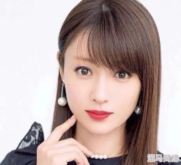 少女频道在线观看高清：某知名女明星被曝与富商约会，疑似恋情曝光