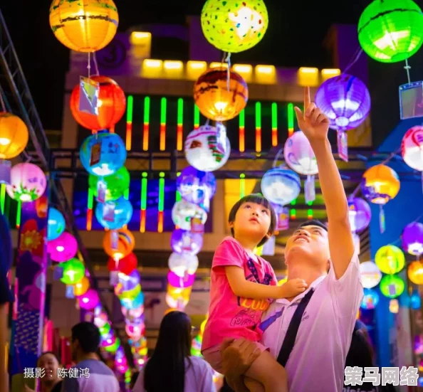 沈娜娜和苏语棠闹元宵，欢庆佳节共赏花灯，友情加深尽享团圆乐趣